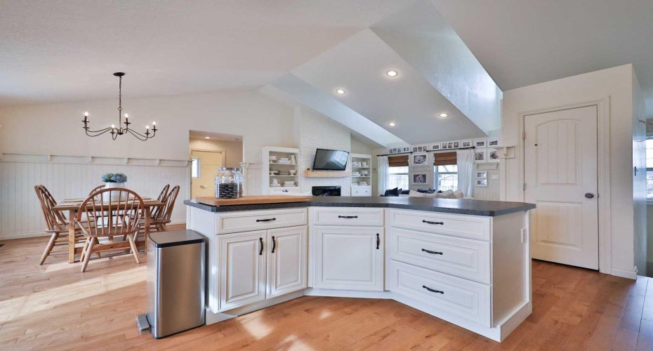 234 1A Street, Magrath, Alberta T0K 1J0, 5 Bedrooms Bedrooms, ,3 BathroomsBathrooms,Residential,For Sale,1A,A2304242