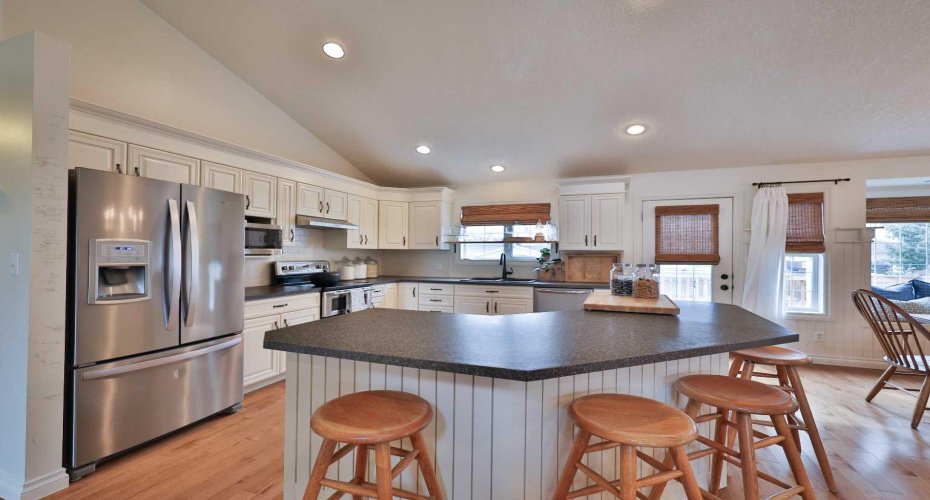 234 1A Street, Magrath, Alberta T0K 1J0, 5 Bedrooms Bedrooms, ,3 BathroomsBathrooms,Residential,For Sale,1A,A2304242