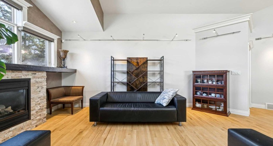 367 Discovery Place, Calgary, Alberta T3H 4N7, 4 Bedrooms Bedrooms, ,3 BathroomsBathrooms,Residential,For Sale,Discovery,A2304244