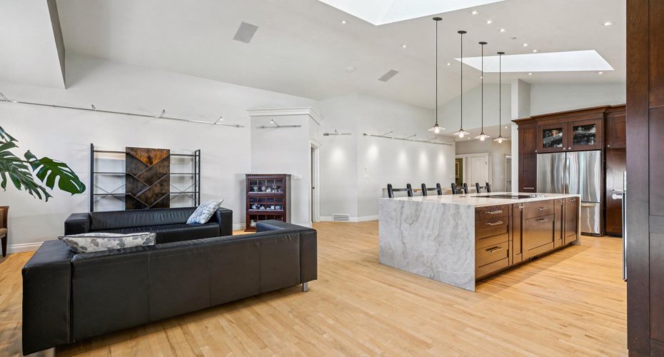 367 Discovery Place, Calgary, Alberta T3H 4N7, 4 Bedrooms Bedrooms, ,3 BathroomsBathrooms,Residential,For Sale,Discovery,A2304244