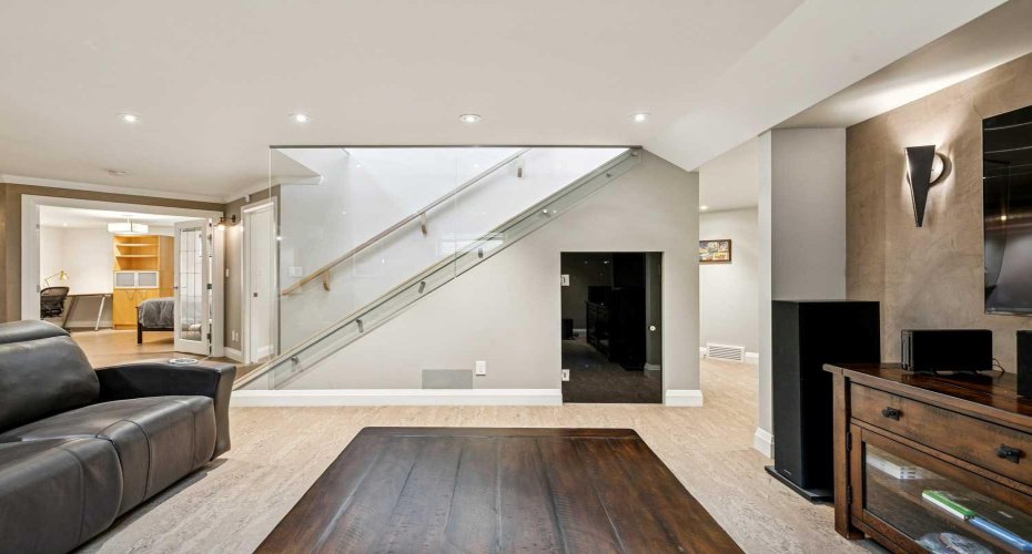 367 Discovery Place, Calgary, Alberta T3H 4N7, 4 Bedrooms Bedrooms, ,3 BathroomsBathrooms,Residential,For Sale,Discovery,A2304244