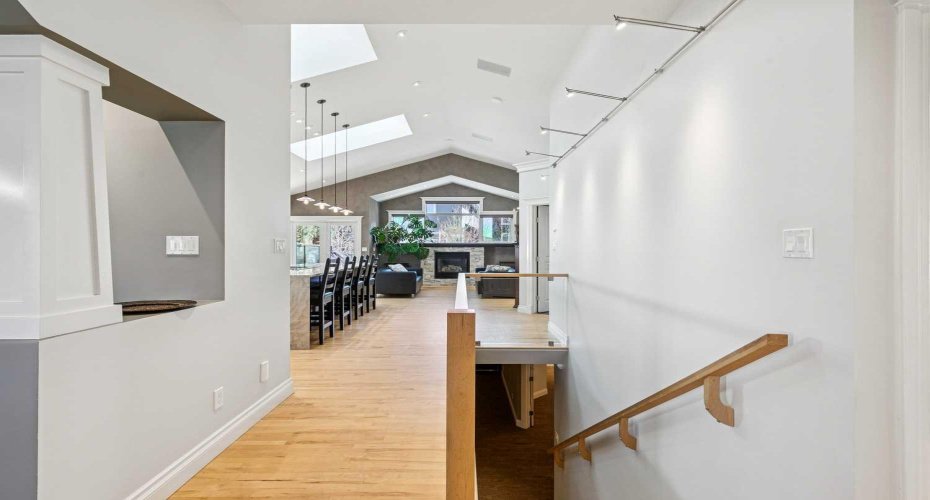 367 Discovery Place, Calgary, Alberta T3H 4N7, 4 Bedrooms Bedrooms, ,3 BathroomsBathrooms,Residential,For Sale,Discovery,A2304244