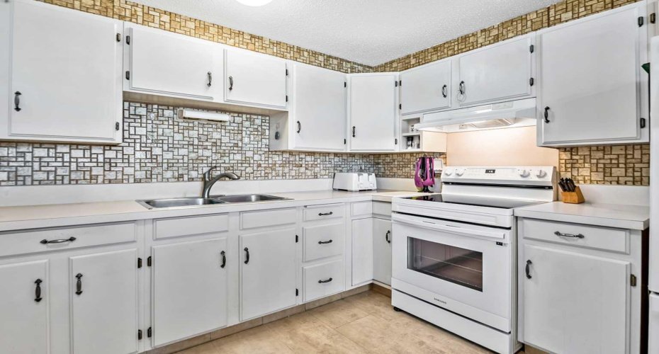 323 Woodvale Crescent, Calgary, Alberta T2W 3L3, 4 Bedrooms Bedrooms, ,2 BathroomsBathrooms,Residential,For Sale,Woodvale,A2304263