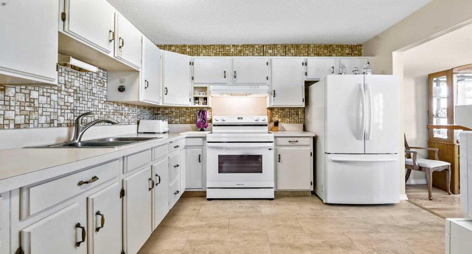 323 Woodvale Crescent, Calgary, Alberta T2W 3L3, 4 Bedrooms Bedrooms, ,2 BathroomsBathrooms,Residential,For Sale,Woodvale,A2304263