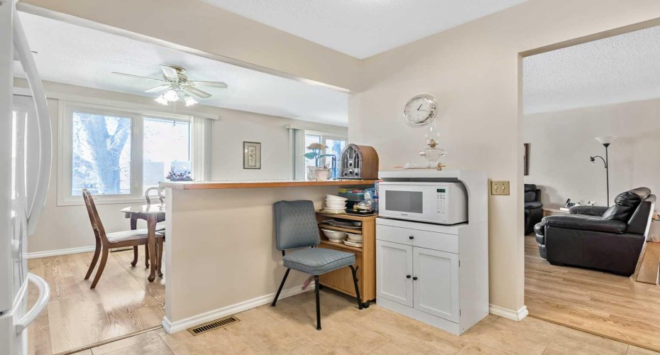 323 Woodvale Crescent, Calgary, Alberta T2W 3L3, 4 Bedrooms Bedrooms, ,2 BathroomsBathrooms,Residential,For Sale,Woodvale,A2304263