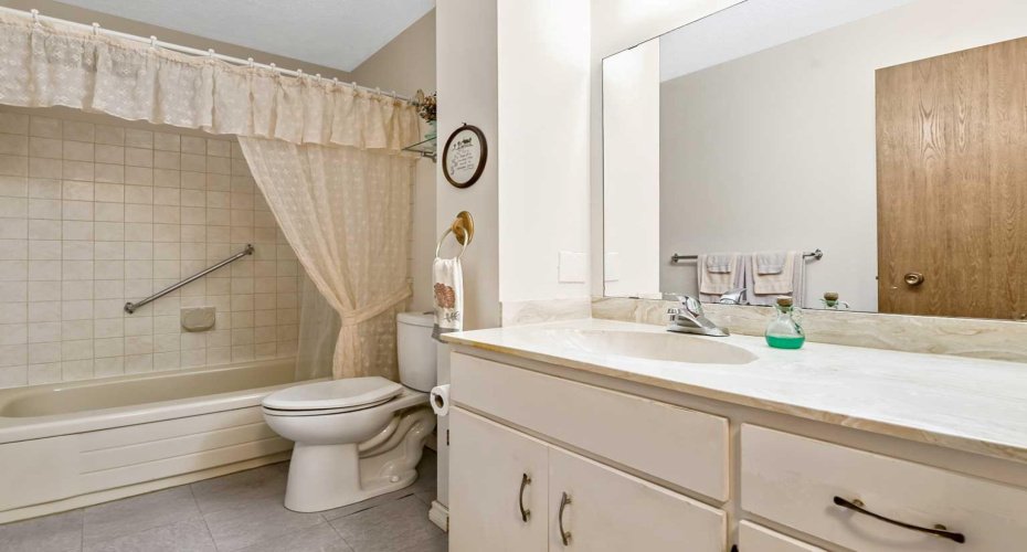 323 Woodvale Crescent, Calgary, Alberta T2W 3L3, 4 Bedrooms Bedrooms, ,2 BathroomsBathrooms,Residential,For Sale,Woodvale,A2304263