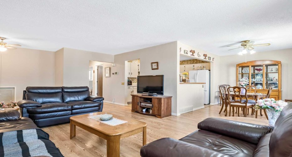 323 Woodvale Crescent, Calgary, Alberta T2W 3L3, 4 Bedrooms Bedrooms, ,2 BathroomsBathrooms,Residential,For Sale,Woodvale,A2304263