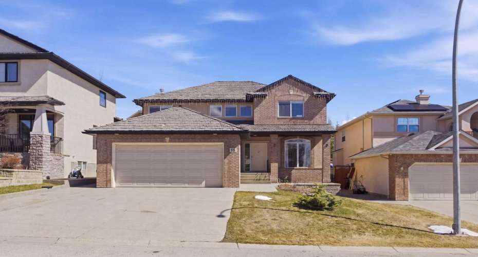 18 Royal Crest Way, Calgary, Alberta T3G 4M8, 4 Bedrooms Bedrooms, ,4 BathroomsBathrooms,Residential,For Sale,Royal Crest,A2304459
