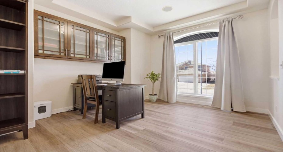 18 Royal Crest Way, Calgary, Alberta T3G 4M8, 4 Bedrooms Bedrooms, ,4 BathroomsBathrooms,Residential,For Sale,Royal Crest,A2304459