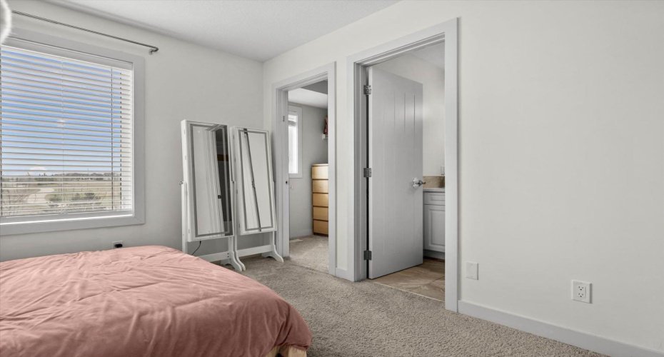 330 Redstone Boulevard, Calgary, Alberta T3N 1K2, 2 Bedrooms Bedrooms, ,3 BathroomsBathrooms,Residential,For Sale,Redstone,A2304501