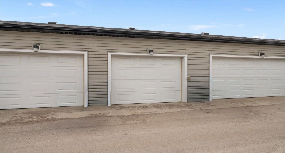 330 Redstone Boulevard, Calgary, Alberta T3N 1K2, 2 Bedrooms Bedrooms, ,3 BathroomsBathrooms,Residential,For Sale,Redstone,A2304501