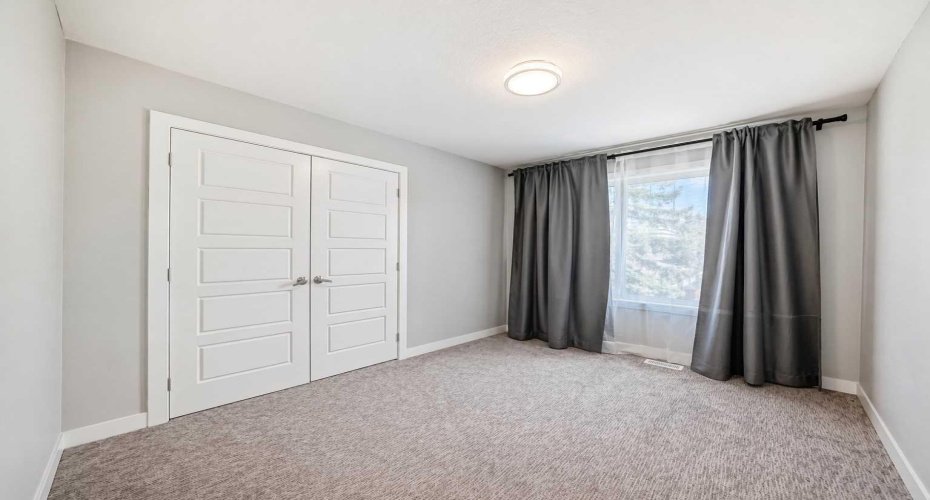 2539 10 Avenue, Calgary, Alberta T2A 0C2, 4 Bedrooms Bedrooms, ,4 BathroomsBathrooms,Residential,For Sale,10,A2304535