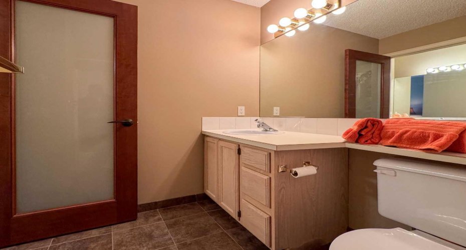 1997 Sirocco Drive, Calgary, Alberta T3H 3E6, 2 Bedrooms Bedrooms, ,2 BathroomsBathrooms,Residential,For Sale,Sirocco,A2304547