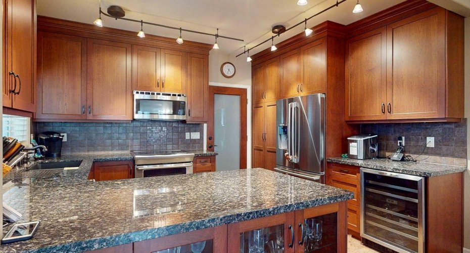1997 Sirocco Drive, Calgary, Alberta T3H 3E6, 2 Bedrooms Bedrooms, ,2 BathroomsBathrooms,Residential,For Sale,Sirocco,A2304547