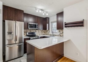 1110 14 Avenue, Calgary, Alberta T2R 0P2, 3 Bedrooms Bedrooms, ,2 BathroomsBathrooms,Residential,For Sale,14,A2304554