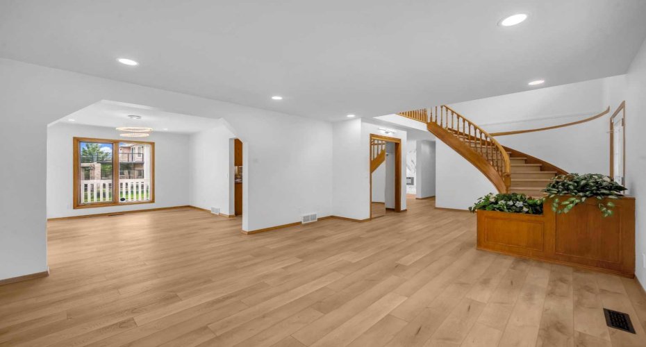 208 Coral Shores Bay, Calgary, Alberta T3J 3J6, 4 Bedrooms Bedrooms, ,3 BathroomsBathrooms,Residential,For Sale,Coral Shores,A2304671