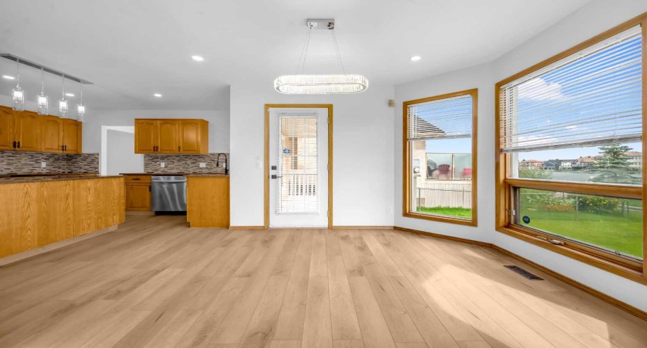 208 Coral Shores Bay, Calgary, Alberta T3J 3J6, 4 Bedrooms Bedrooms, ,3 BathroomsBathrooms,Residential,For Sale,Coral Shores,A2304671
