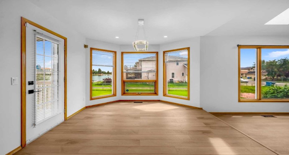 208 Coral Shores Bay, Calgary, Alberta T3J 3J6, 4 Bedrooms Bedrooms, ,3 BathroomsBathrooms,Residential,For Sale,Coral Shores,A2304671