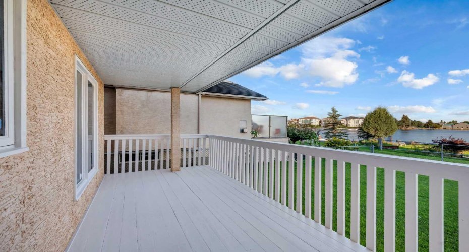 208 Coral Shores Bay, Calgary, Alberta T3J 3J6, 4 Bedrooms Bedrooms, ,3 BathroomsBathrooms,Residential,For Sale,Coral Shores,A2304671