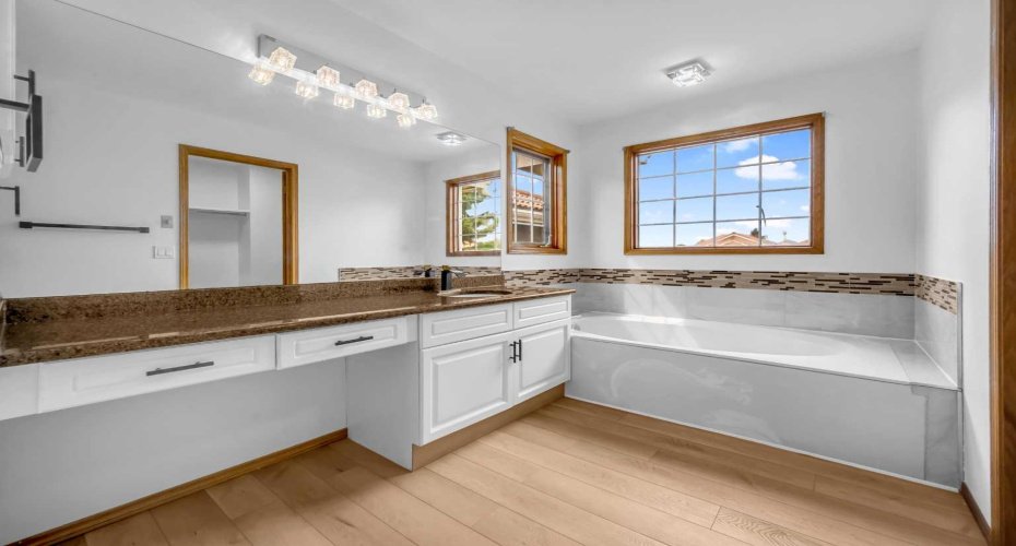 208 Coral Shores Bay, Calgary, Alberta T3J 3J6, 4 Bedrooms Bedrooms, ,3 BathroomsBathrooms,Residential,For Sale,Coral Shores,A2304671