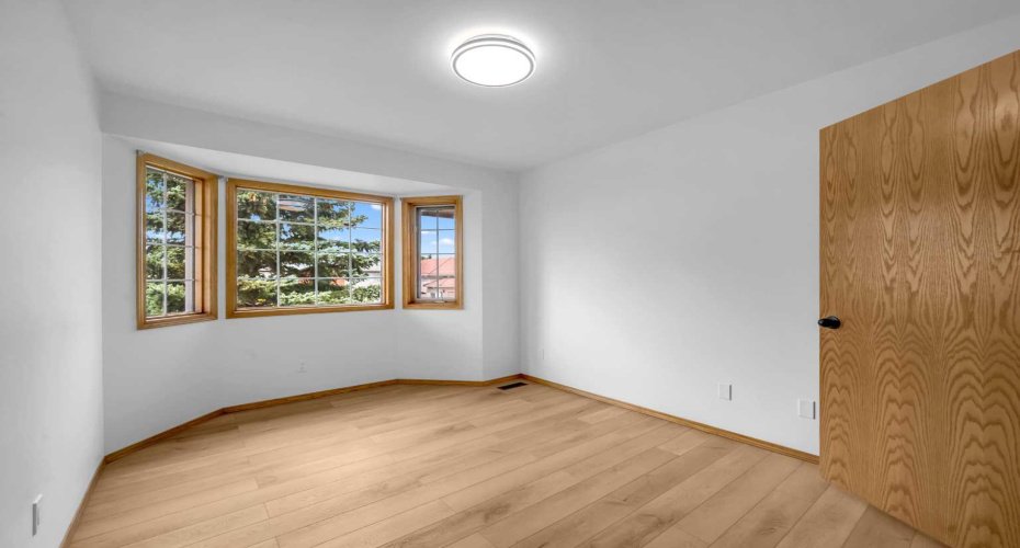 208 Coral Shores Bay, Calgary, Alberta T3J 3J6, 4 Bedrooms Bedrooms, ,3 BathroomsBathrooms,Residential,For Sale,Coral Shores,A2304671