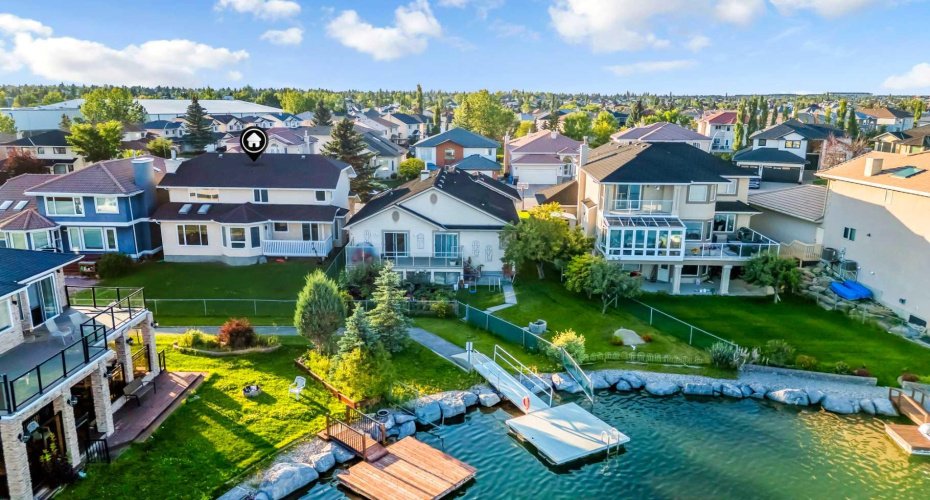 208 Coral Shores Bay, Calgary, Alberta T3J 3J6, 4 Bedrooms Bedrooms, ,3 BathroomsBathrooms,Residential,For Sale,Coral Shores,A2304671