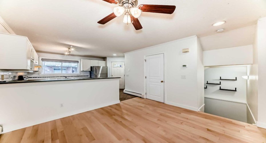 1215 15 Avenue, Calgary, Alberta T3C 0X5, 2 Bedrooms Bedrooms, ,2 BathroomsBathrooms,Residential,For Sale,15,A2304688