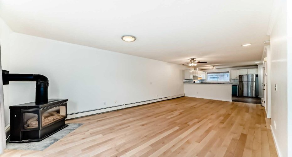 1215 15 Avenue, Calgary, Alberta T3C 0X5, 2 Bedrooms Bedrooms, ,2 BathroomsBathrooms,Residential,For Sale,15,A2304688