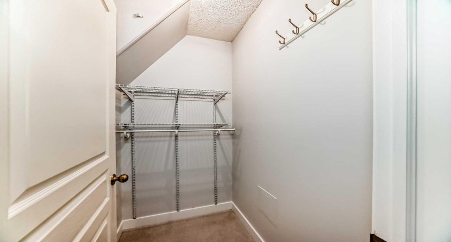 1215 15 Avenue, Calgary, Alberta T3C 0X5, 2 Bedrooms Bedrooms, ,2 BathroomsBathrooms,Residential,For Sale,15,A2304688