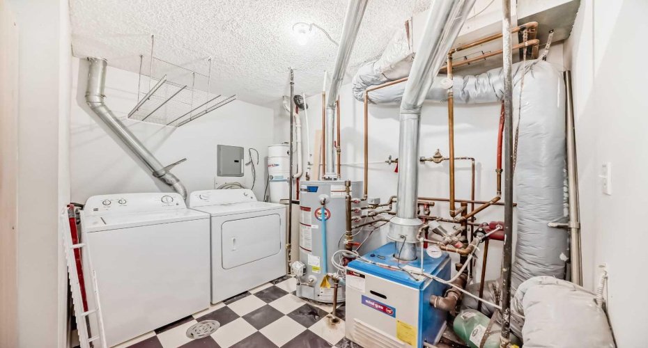 1215 15 Avenue, Calgary, Alberta T3C 0X5, 2 Bedrooms Bedrooms, ,2 BathroomsBathrooms,Residential,For Sale,15,A2304688