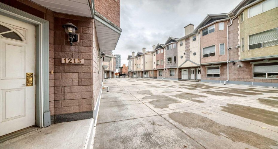 1215 15 Avenue, Calgary, Alberta T3C 0X5, 2 Bedrooms Bedrooms, ,2 BathroomsBathrooms,Residential,For Sale,15,A2304688