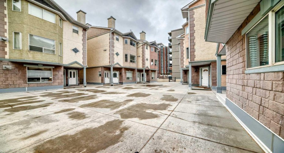 1215 15 Avenue, Calgary, Alberta T3C 0X5, 2 Bedrooms Bedrooms, ,2 BathroomsBathrooms,Residential,For Sale,15,A2304688