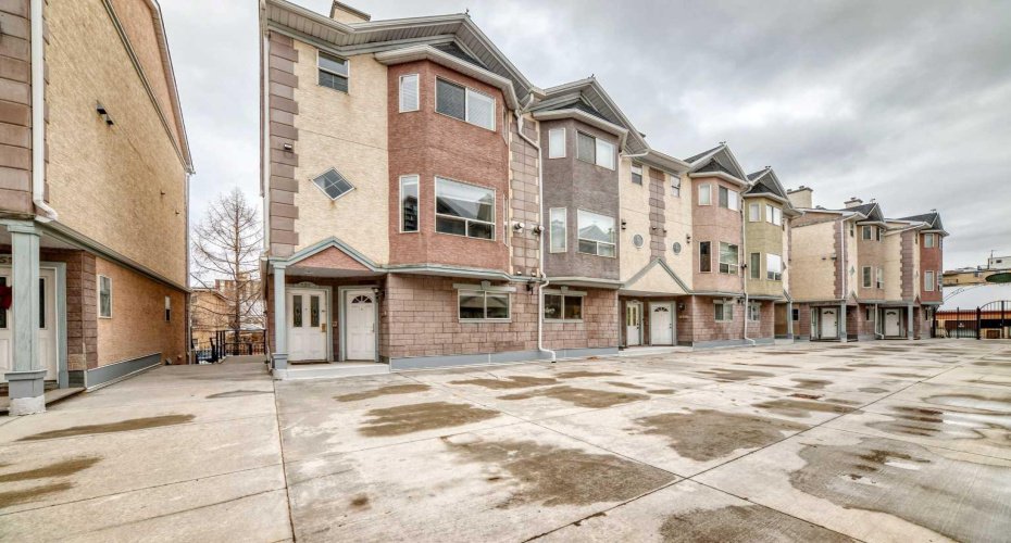 1215 15 Avenue, Calgary, Alberta T3C 0X5, 2 Bedrooms Bedrooms, ,2 BathroomsBathrooms,Residential,For Sale,15,A2304688