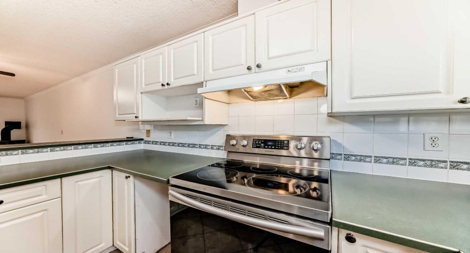 1215 15 Avenue, Calgary, Alberta T3C 0X5, 2 Bedrooms Bedrooms, ,2 BathroomsBathrooms,Residential,For Sale,15,A2304688