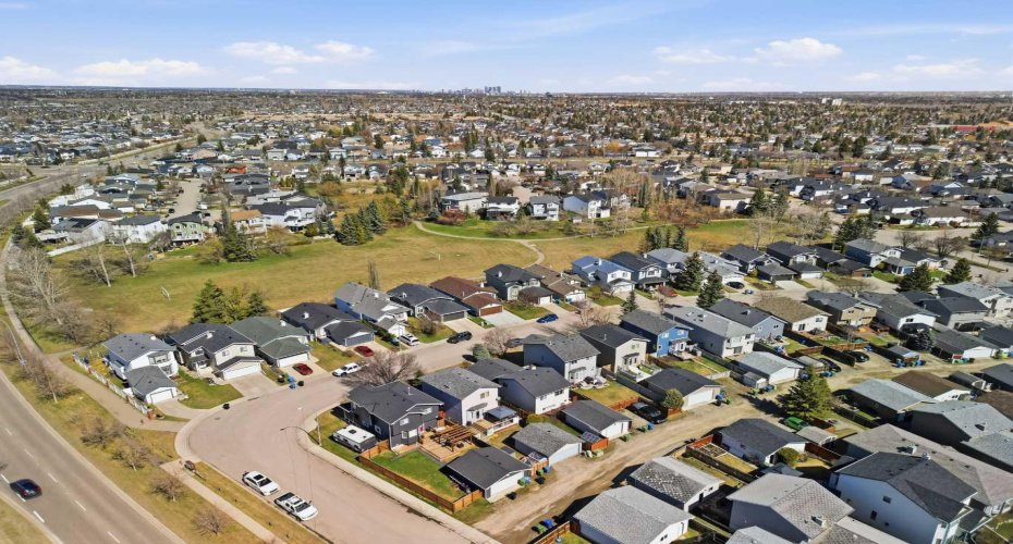 59 Somerside Manor, Calgary, Alberta T2Y 3G4, 3 Bedrooms Bedrooms, ,4 BathroomsBathrooms,Residential,For Sale,Somerside,A2304700