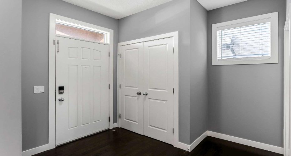 Spacious front entrance welcomes you in with 9' ceilings, hardwood flooring & central AC.