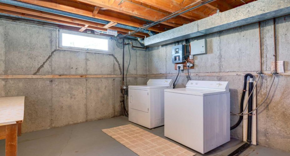 126 Winston Drive, Calgary, Alberta T3C 2P9, 2 Bedrooms Bedrooms, ,1 BathroomBathrooms,Residential,For Sale,Winston,A2304763