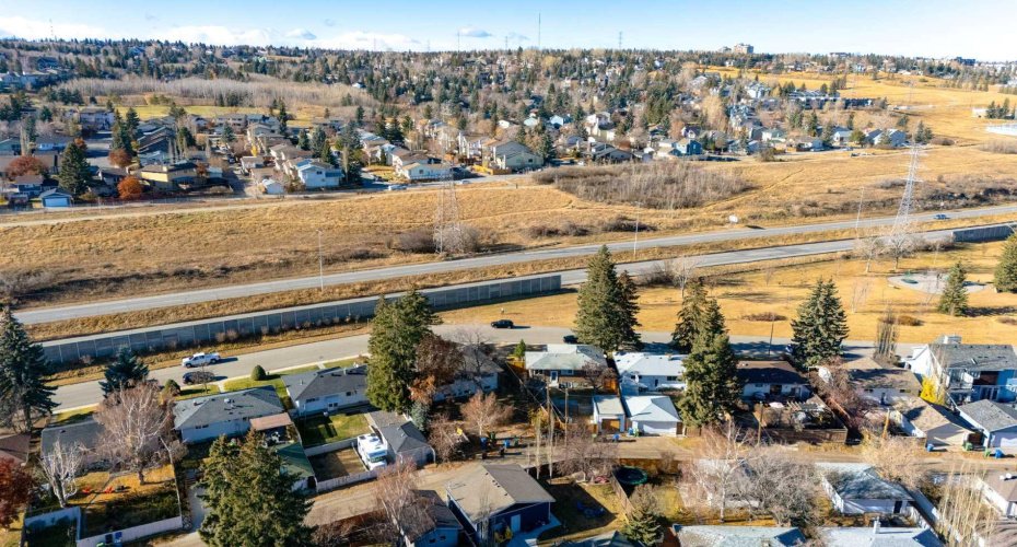 126 Winston Drive, Calgary, Alberta T3C 2P9, 2 Bedrooms Bedrooms, ,1 BathroomBathrooms,Residential,For Sale,Winston,A2304763