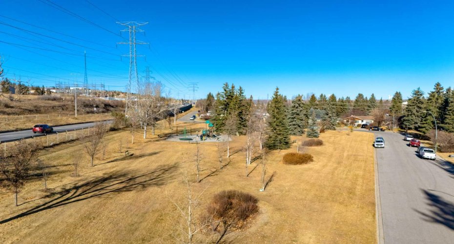 126 Winston Drive, Calgary, Alberta T3C 2P9, 2 Bedrooms Bedrooms, ,1 BathroomBathrooms,Residential,For Sale,Winston,A2304763