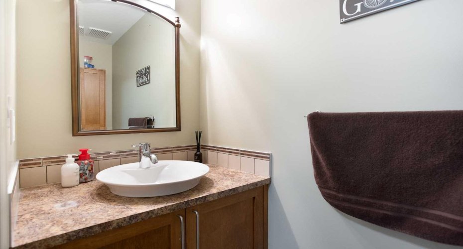 2127 34 Avenue, Calgary, Alberta T3H 2M1, 3 Bedrooms Bedrooms, ,3 BathroomsBathrooms,Residential,For Sale,34,A2304805