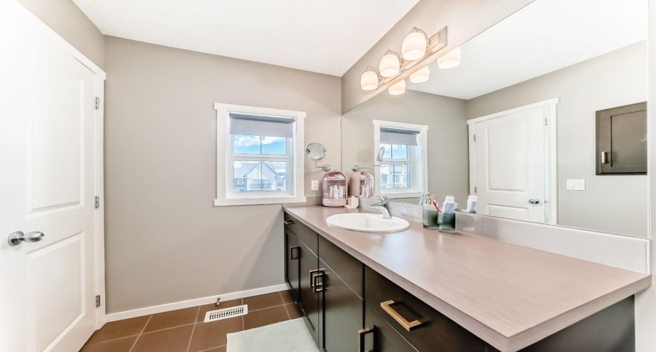 660 Walden Drive, Calgary, Alberta T2X 0Z5, 3 Bedrooms Bedrooms, ,3 BathroomsBathrooms,Residential,For Sale,Walden,A2304936