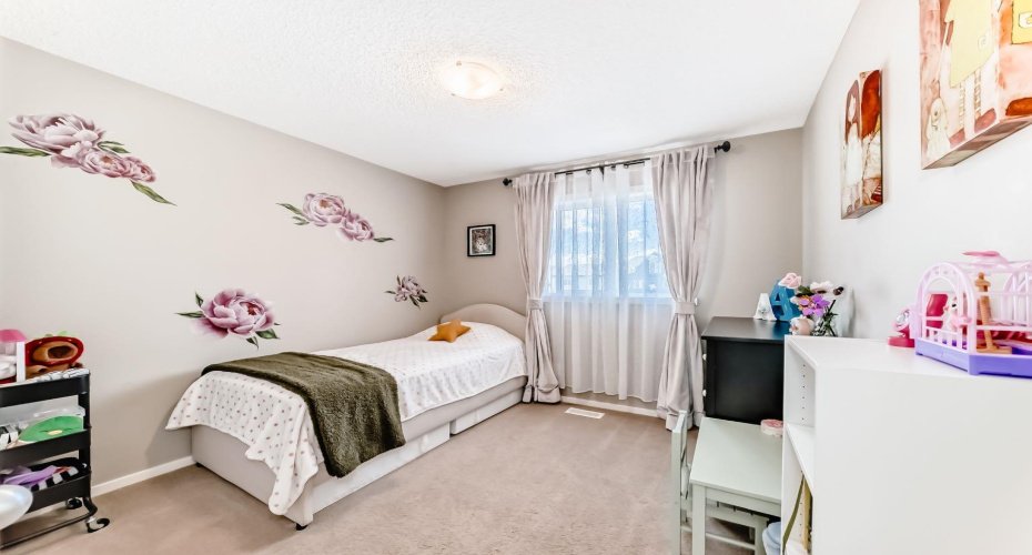 660 Walden Drive, Calgary, Alberta T2X 0Z5, 3 Bedrooms Bedrooms, ,3 BathroomsBathrooms,Residential,For Sale,Walden,A2304936