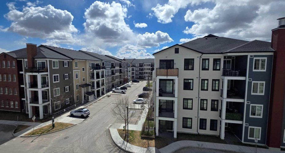 215 LEGACY Boulevard, Calgary, Alberta T2X3Z7, 2 Bedrooms Bedrooms, ,1 BathroomBathrooms,Residential,For Sale,LEGACY,A2304937