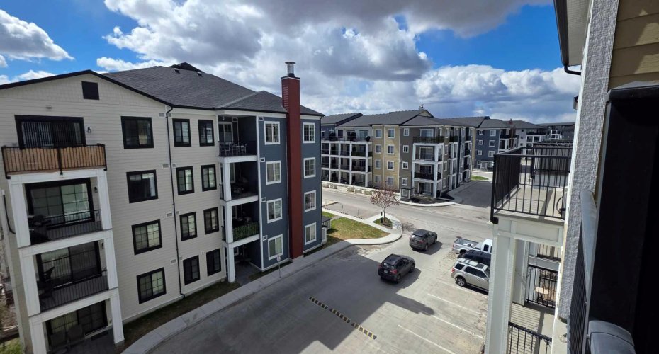 215 LEGACY Boulevard, Calgary, Alberta T2X3Z7, 2 Bedrooms Bedrooms, ,1 BathroomBathrooms,Residential,For Sale,LEGACY,A2304937