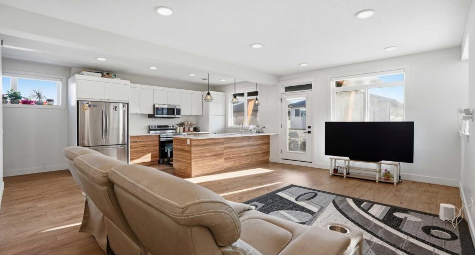 10060 46 Street, Calgary, Alberta T3J2H8, 3 Bedrooms Bedrooms, ,3 BathroomsBathrooms,Residential,For Sale,46,A2302501