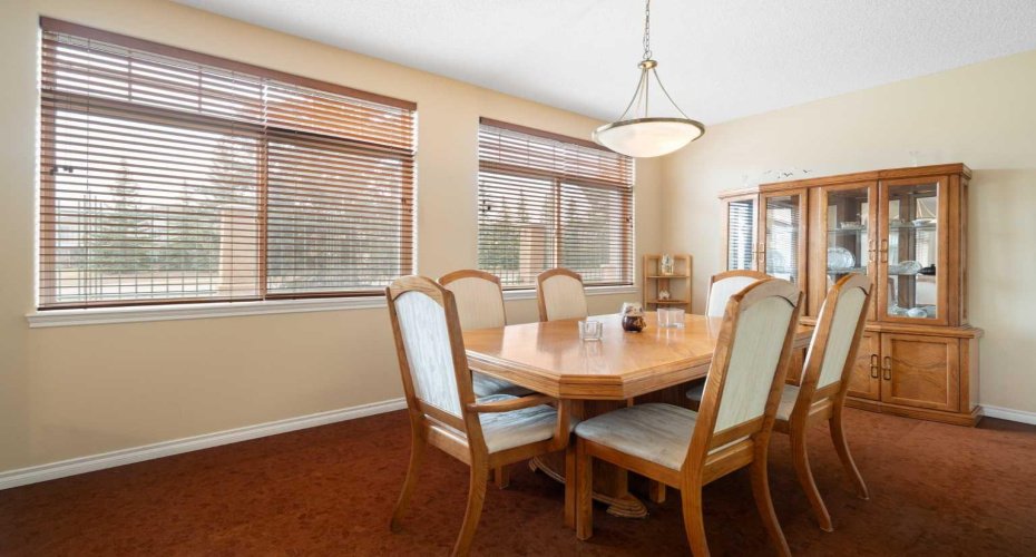 Large dining room, lots of natural light.