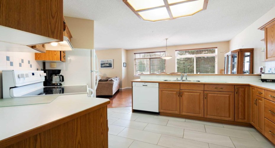 Kitchen, plenty of counter space.