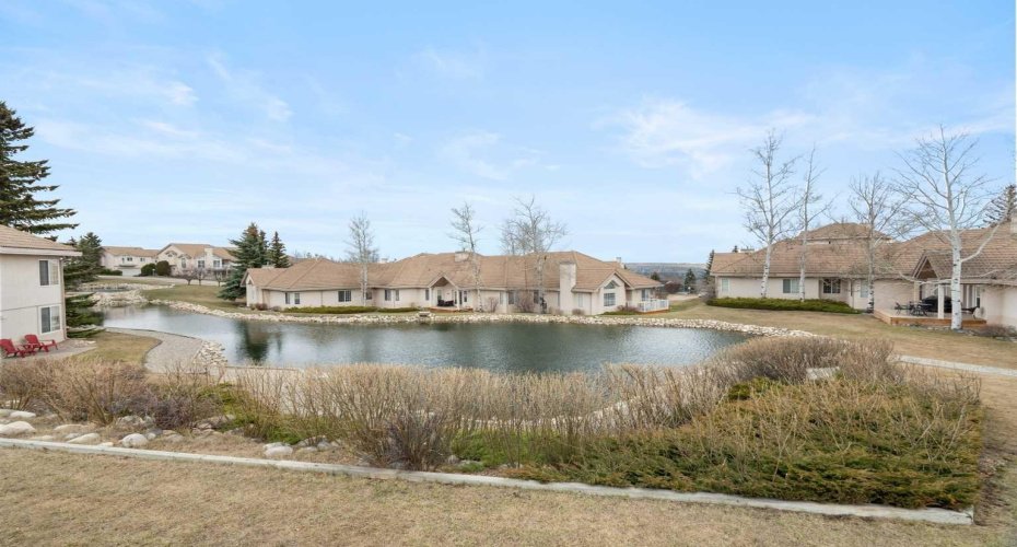 Patterson Bluffs, pond and pathways.
