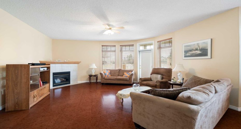 Open living room, curved feature wall with lots of natural light.