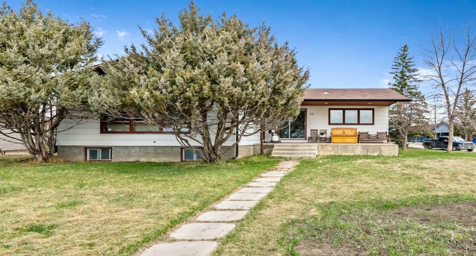 34 Crescent Road, Okotoks, Alberta T1S 1G4, 3 Bedrooms Bedrooms, ,2 BathroomsBathrooms,Residential,For Sale,Crescent,A2304602